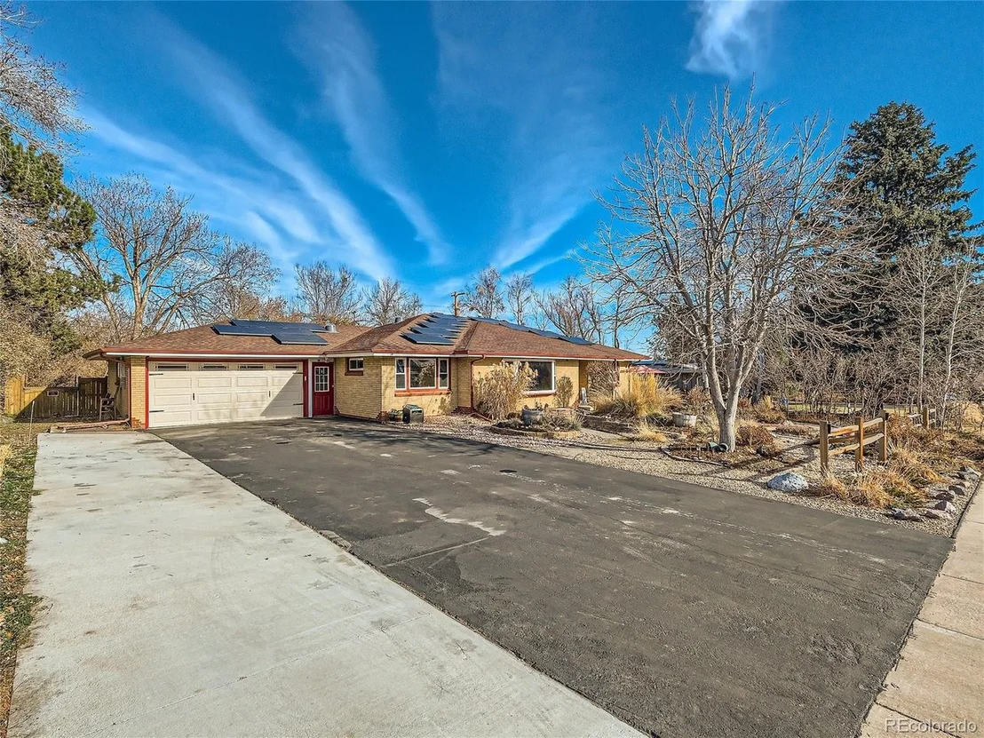 Photo of 2111 Glenfair Dr
