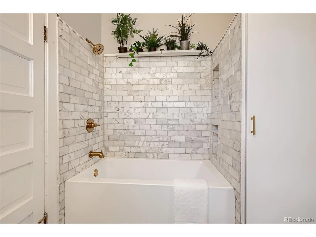 Photo of 2811 W 4th Ave