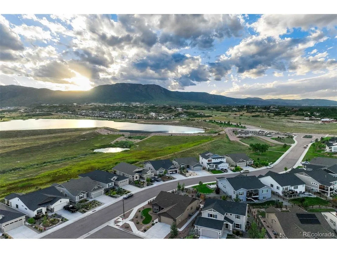 Photo of 2584 Lakes Edge Dr