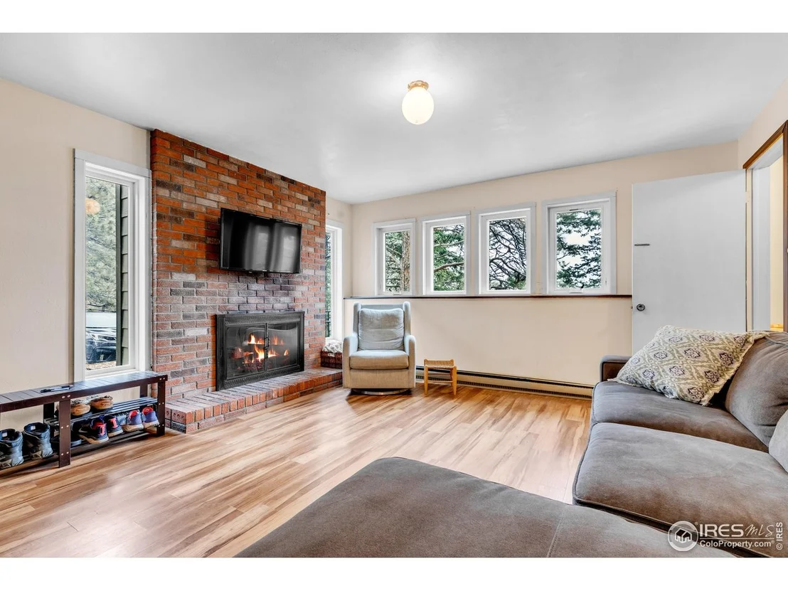 Photo of 287 Brook Cir