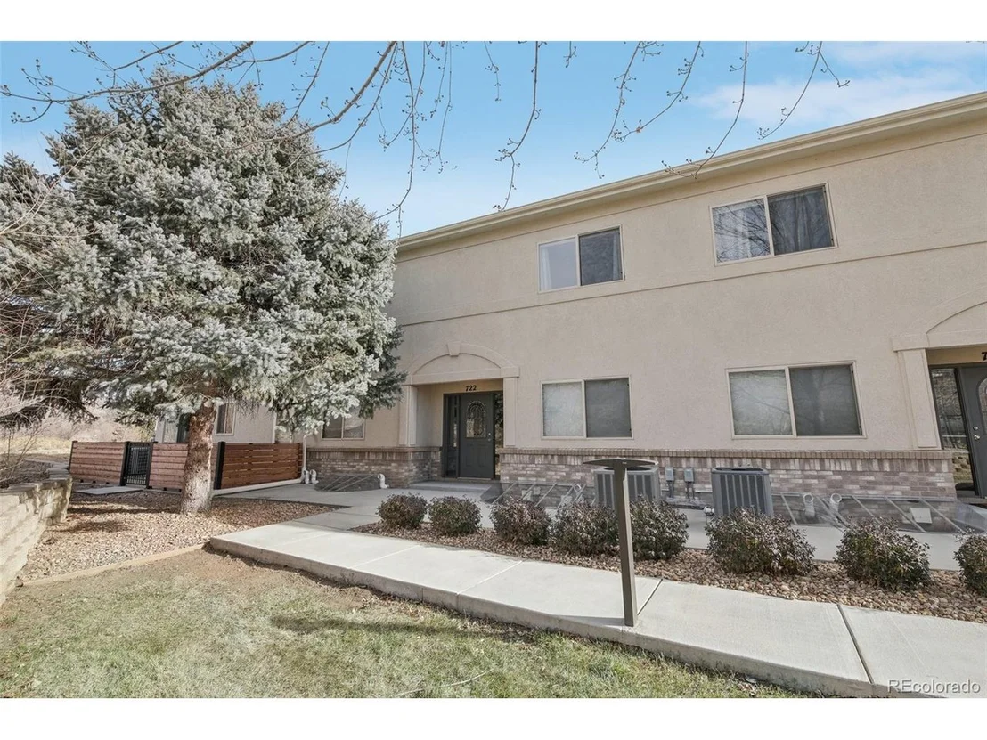 Photo of 722 Elm Cir