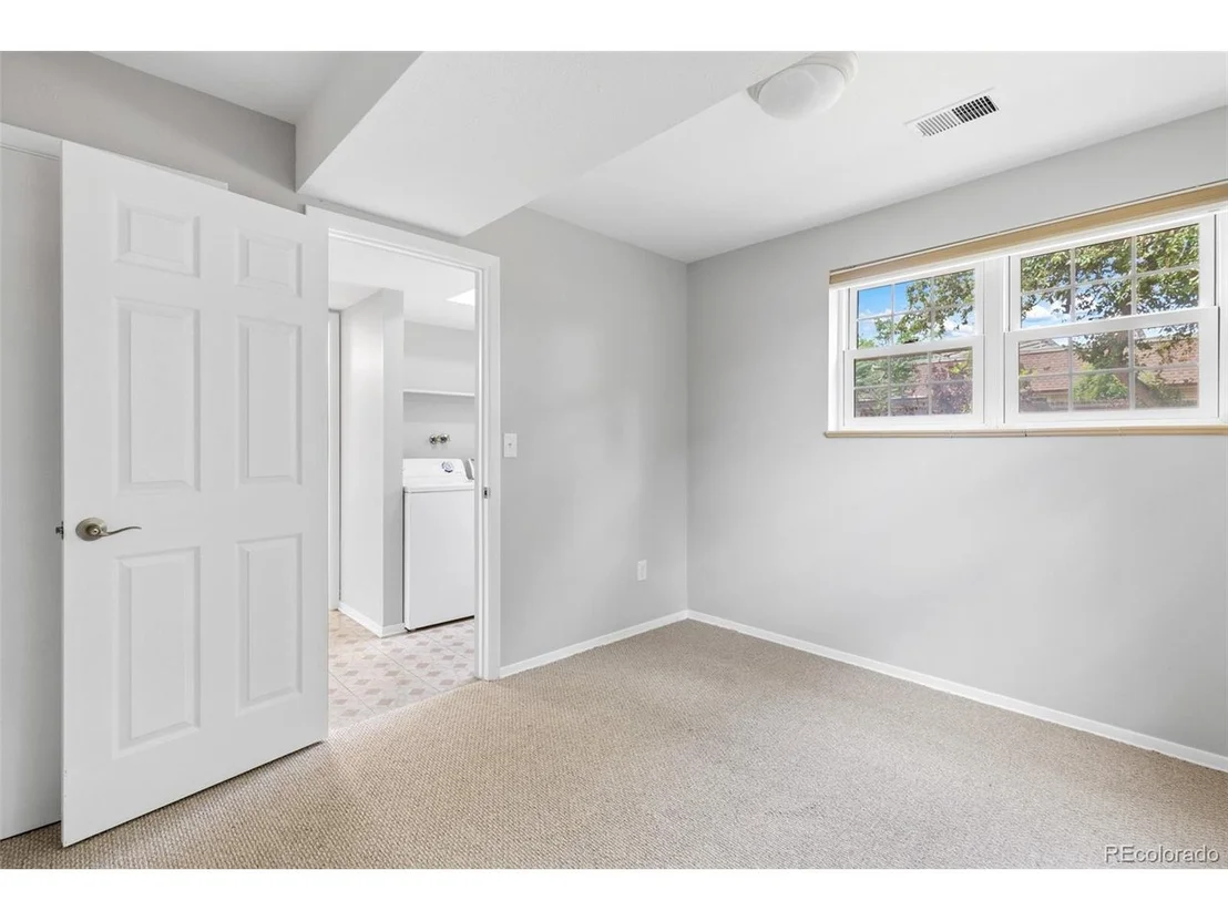 Photo of 335 Manhattan Dr