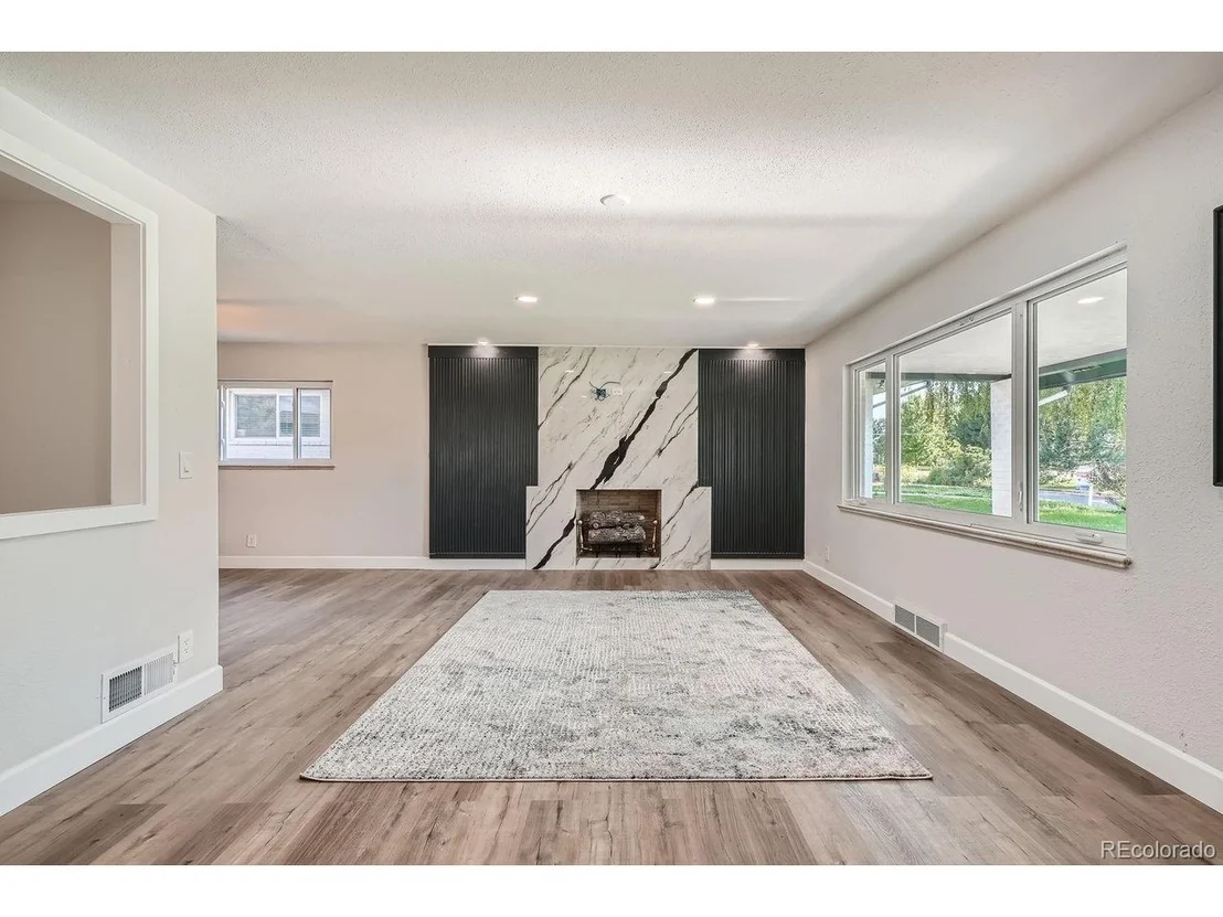 Photo of 2940 N Monaco Pkwy