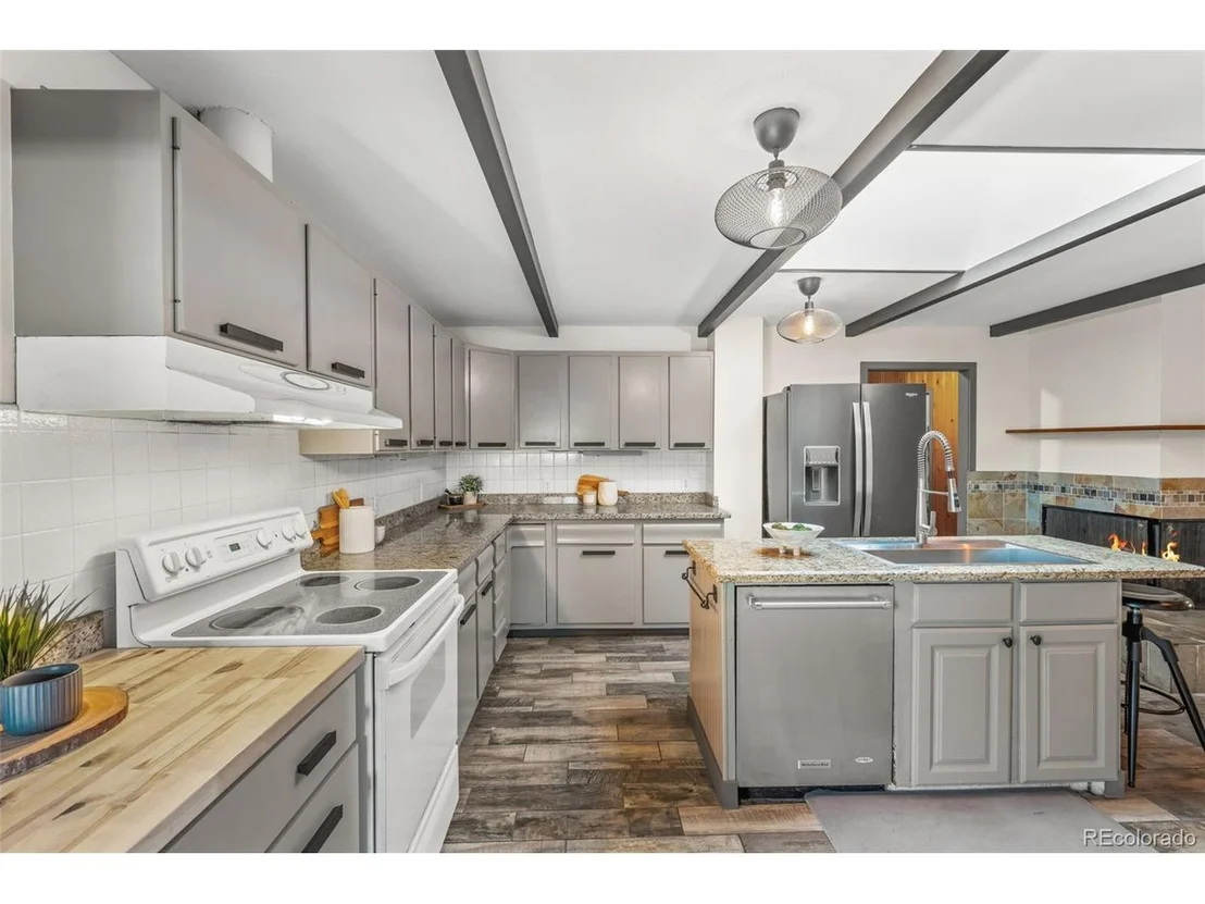 Photo of 5886 High Dr