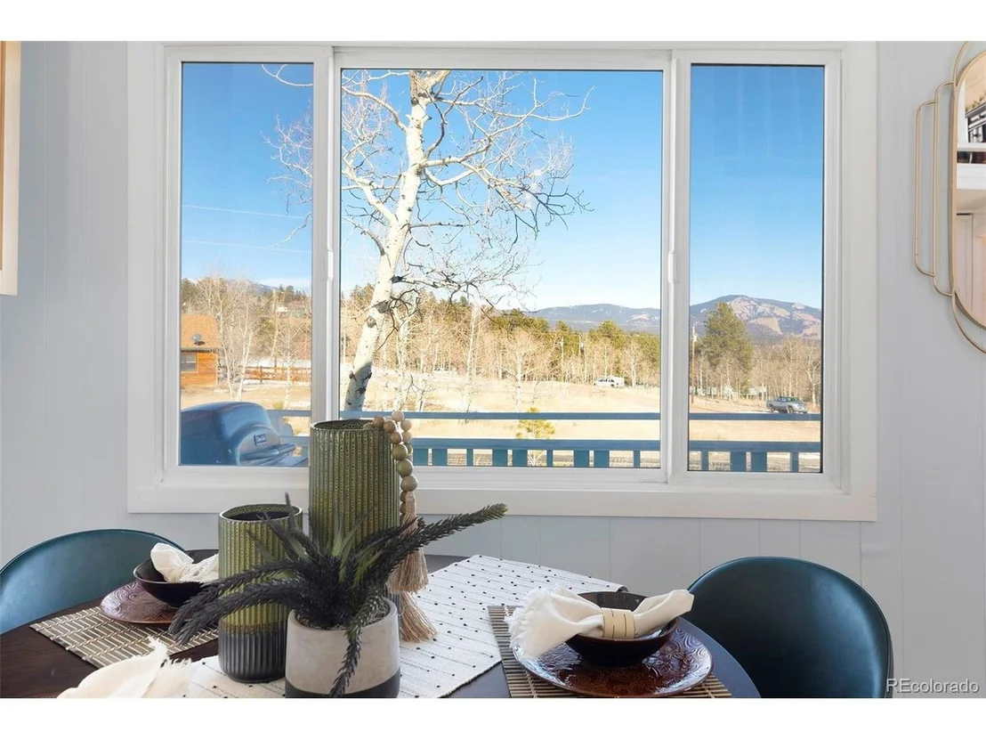 Photo of 560 S Pine Dr