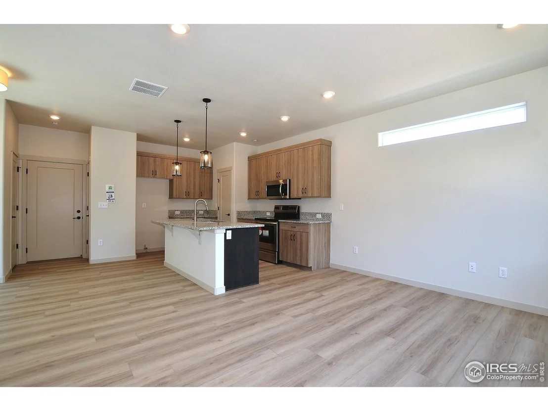 Photo of 521 Hillsview Dr