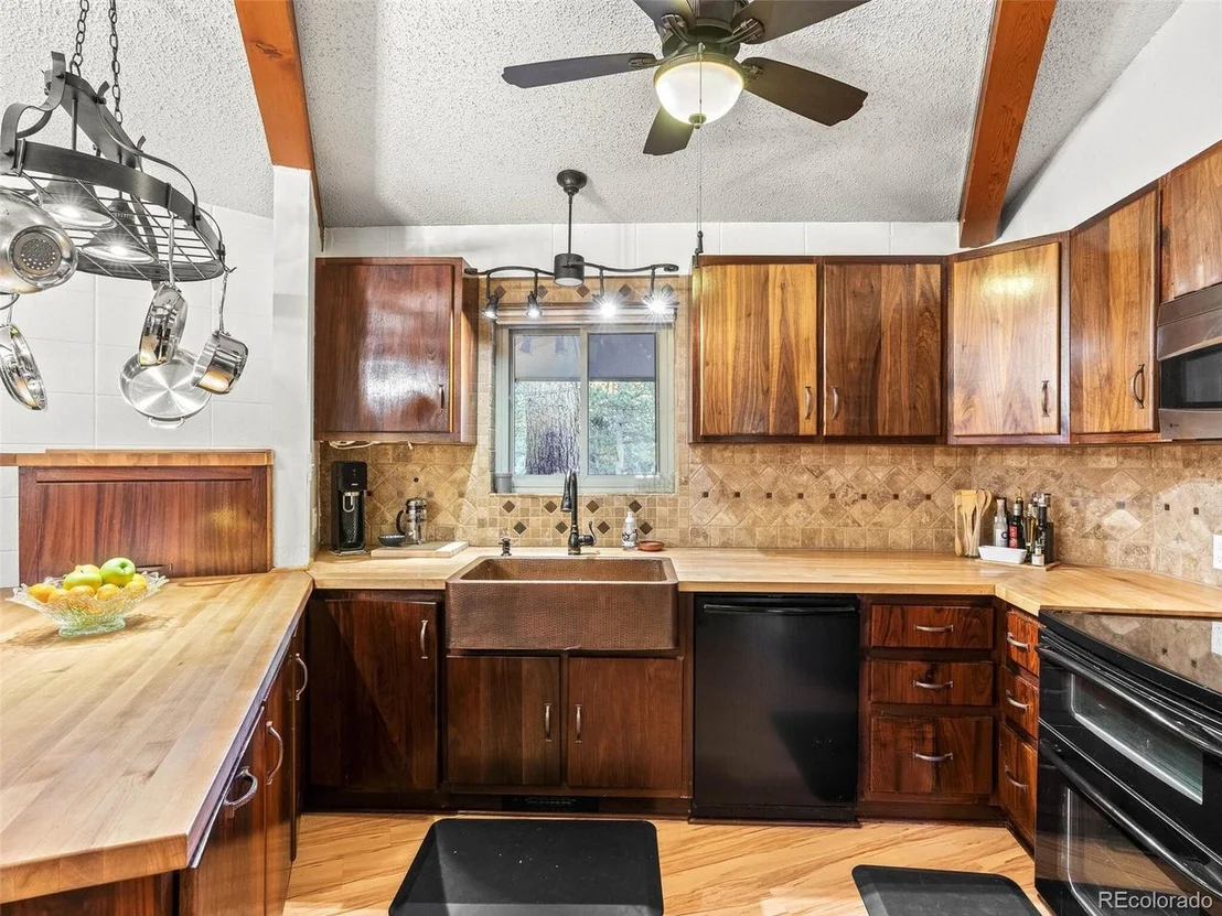 Photo of 19377 Hill Dr