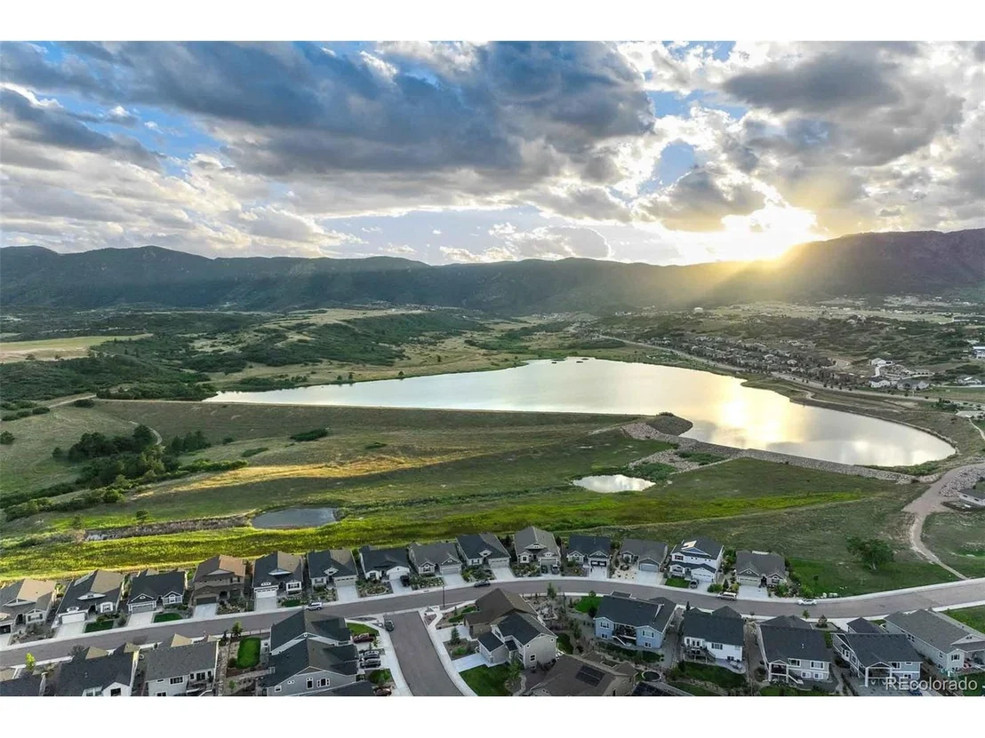 Photo of 2584 Lakes Edge Dr