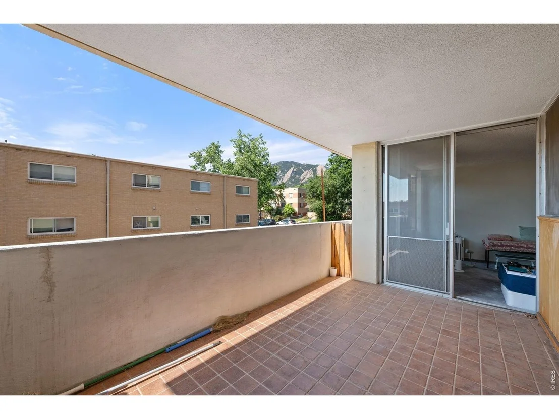 Photo of Unit 202 at 850 20th St