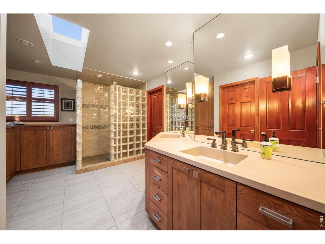 Photo of 2900 Spring Mountain Dr