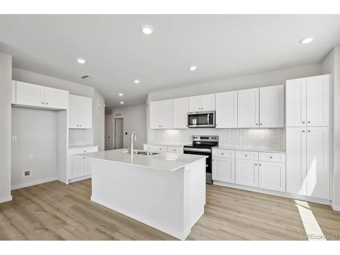 Photo of Unit 305 at 483 Interlocken Blvd