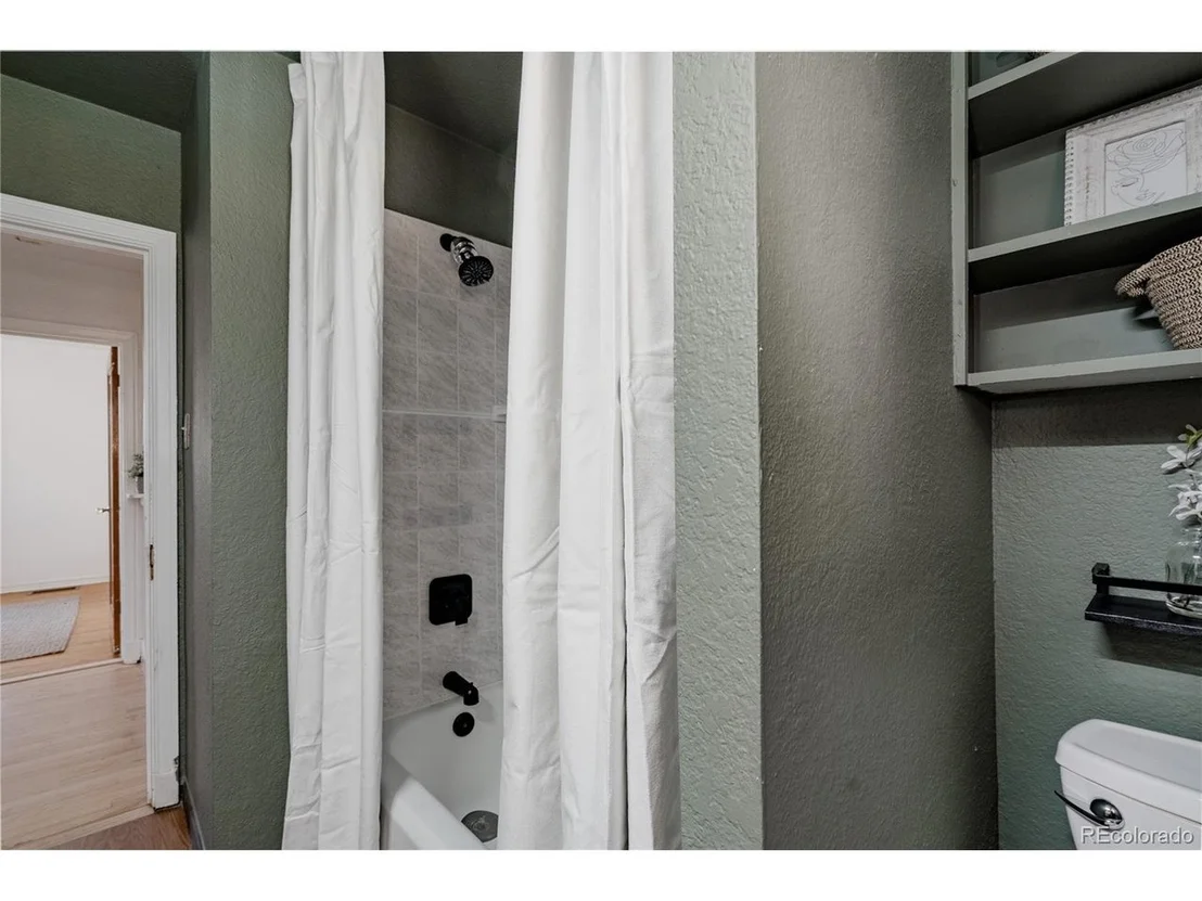 Photo of 3733 Sheridan Blvd