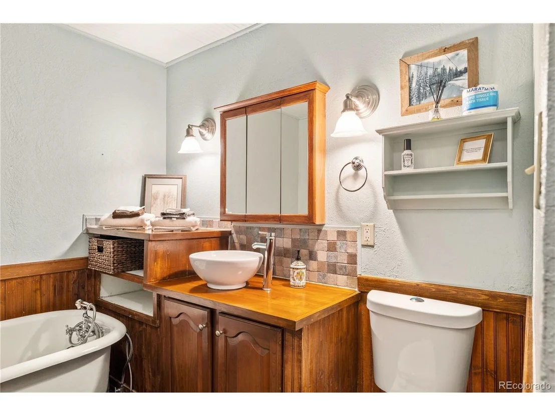 Photo of 2222 Lions Lane