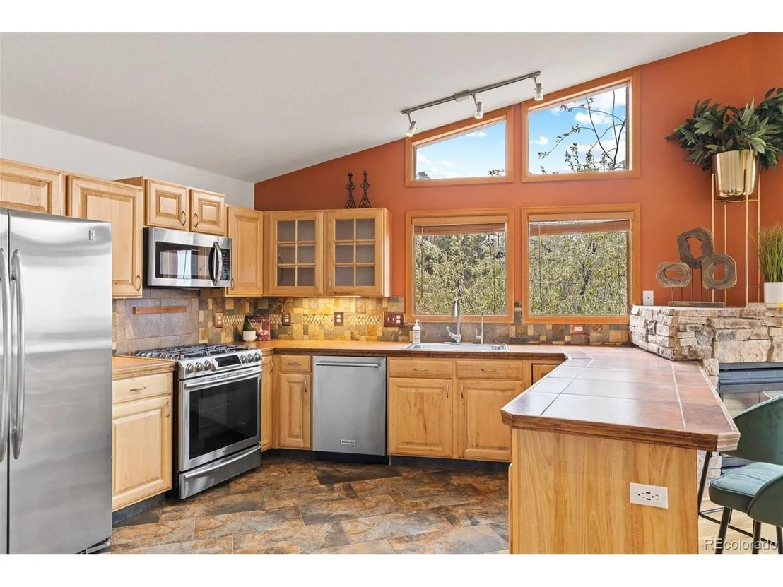 Photo of 745 N Pine Dr