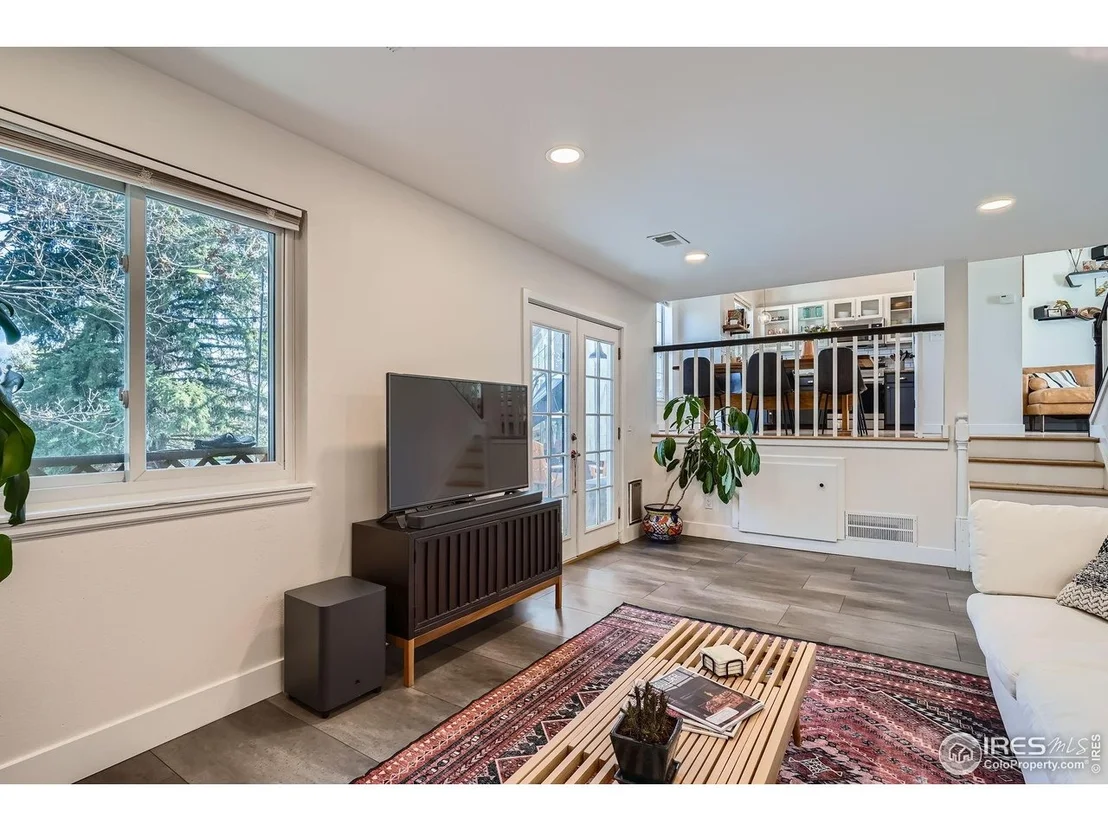 Photo of 348 Eisenhower Dr