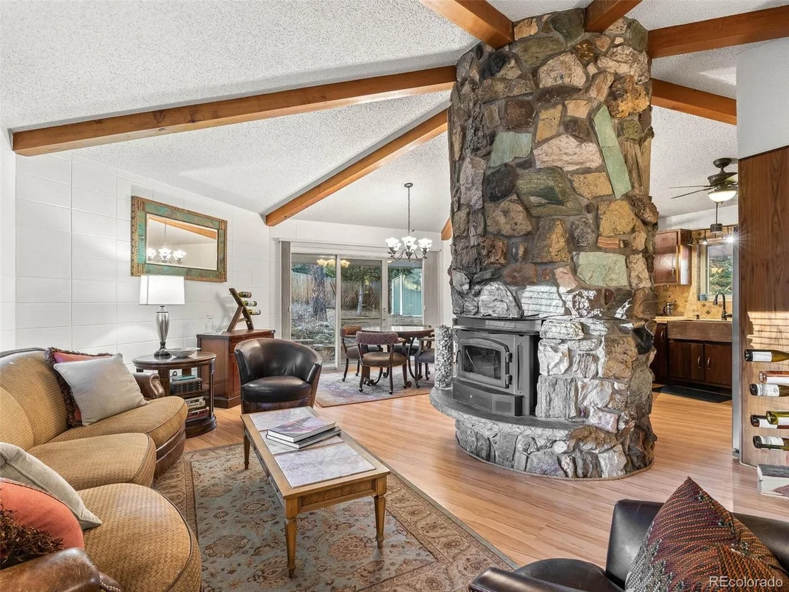 Photo of 19377 Hill Dr