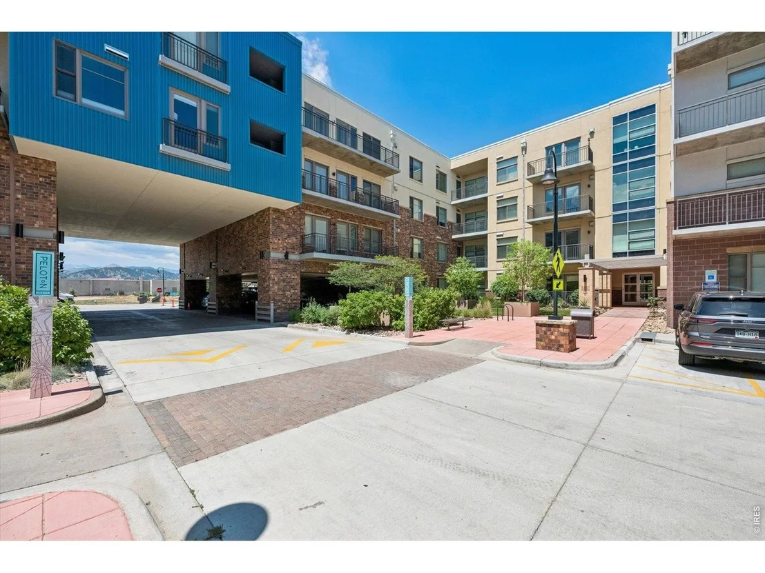 Photo of Unit 417 at 3401 Arapahoe Ave