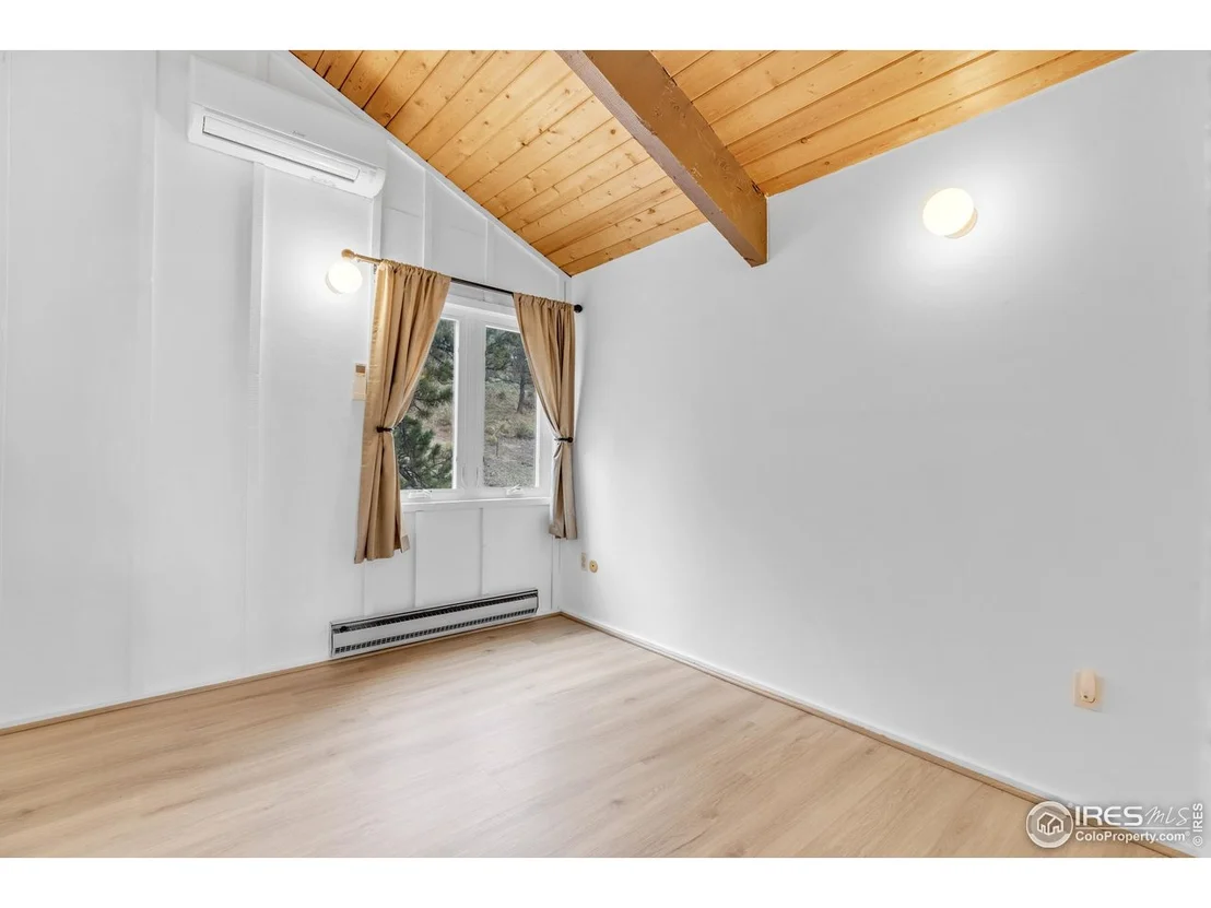 Photo of 287 Brook Cir