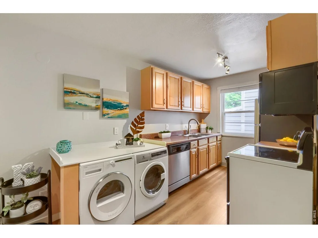 Photo of Unit 201 at 1111 Maxwell Ave