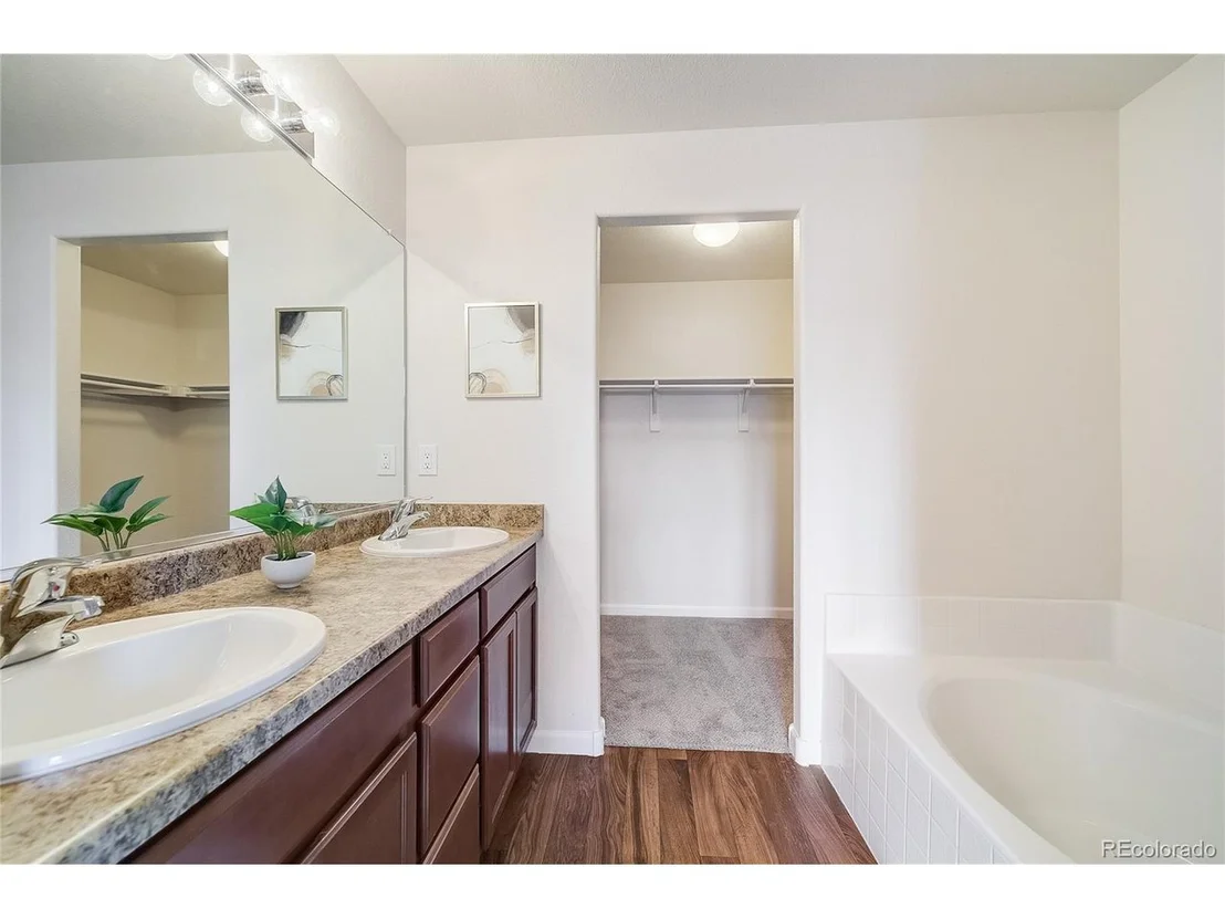Photo of 9565 Dexter Ln