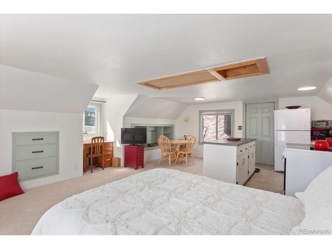 Photo of 716 W Blarney Stone Rd