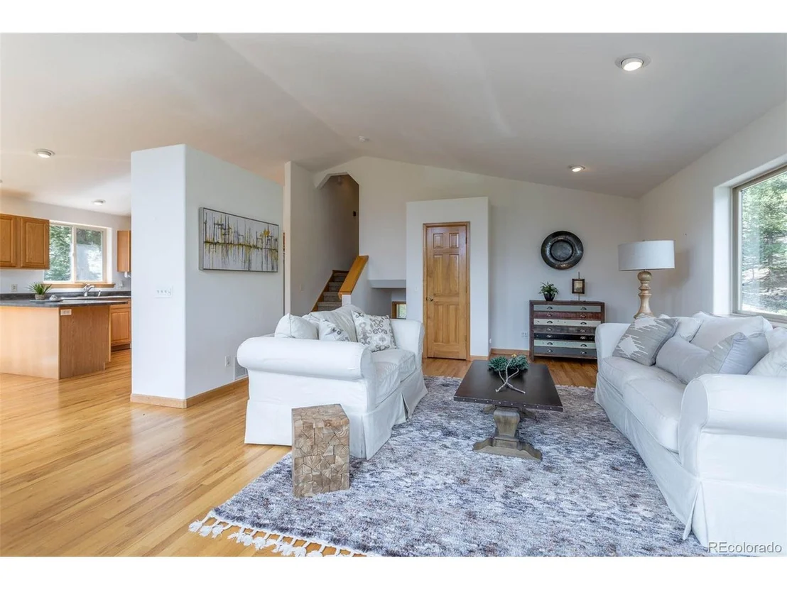 Photo of 1052 S Pine Dr