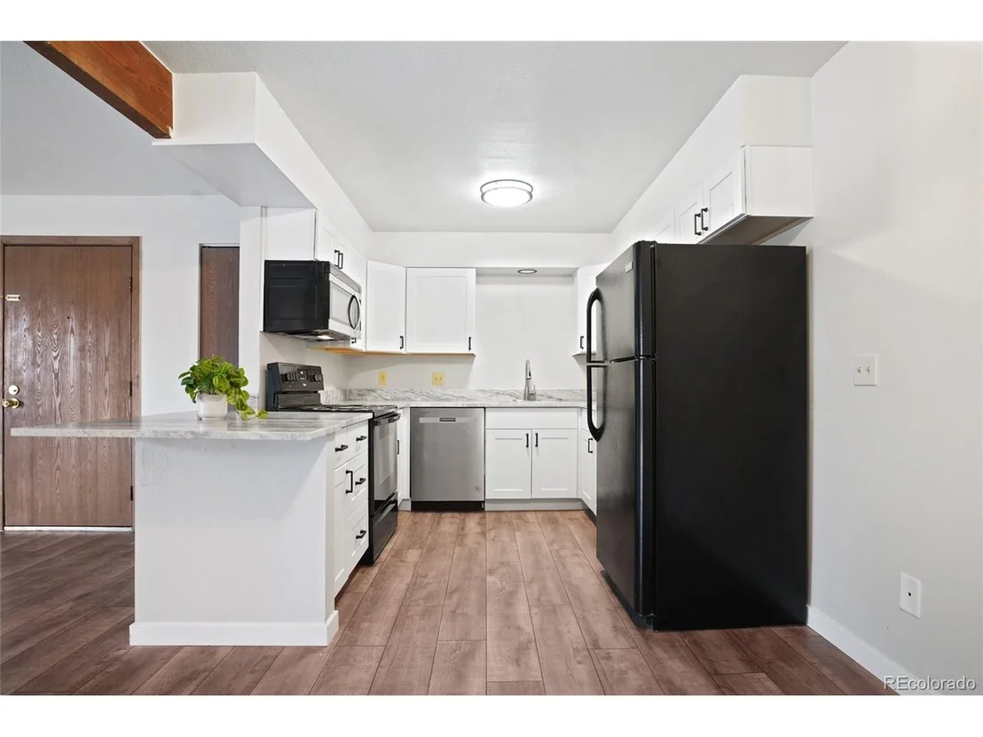 Photo of Unit 204 at 341 Wright St