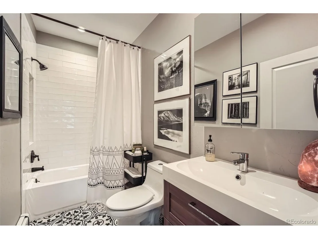 Photo of 4965 Dover St