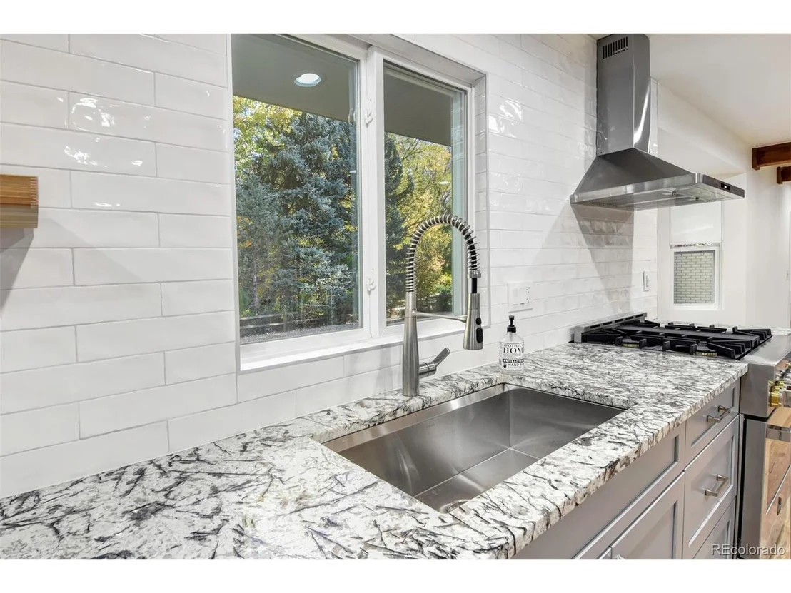 Photo of 6107 Old Brompton Rd