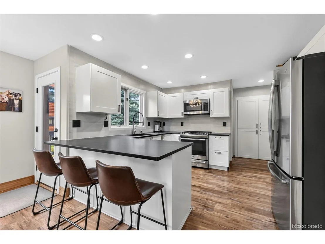 Photo of 1532 Legend Lake Cir