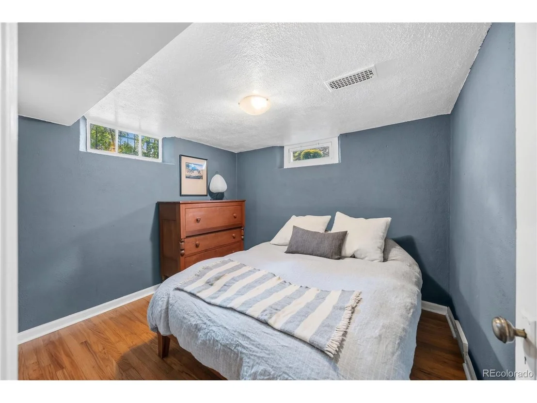 Photo of 2375 Locust St