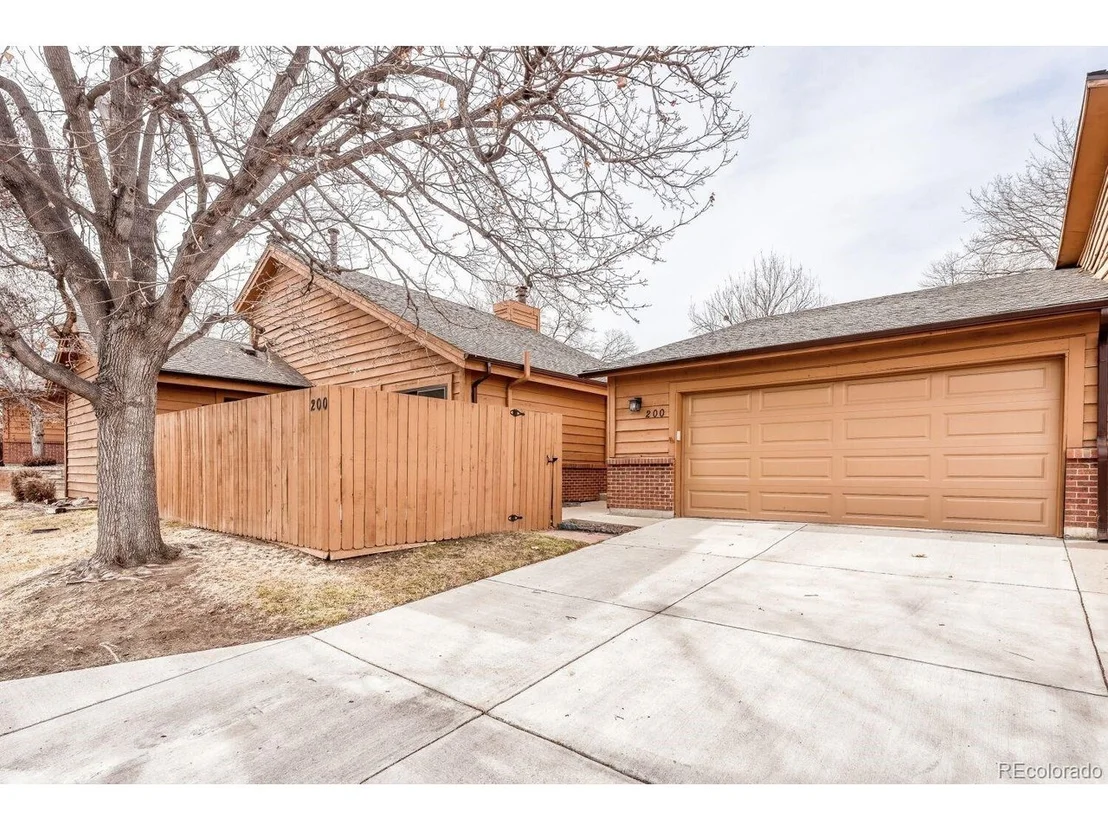 Photo of 200 S Dearborn Cir
