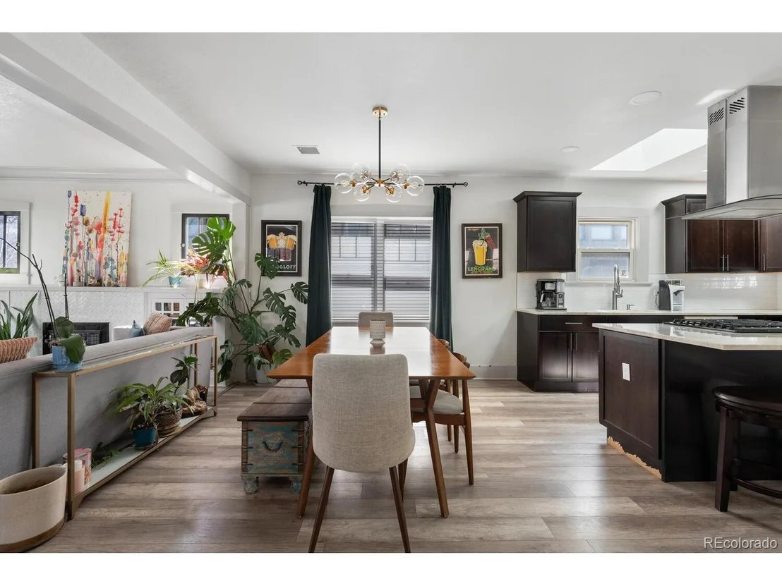 Photo of 561 Cook St