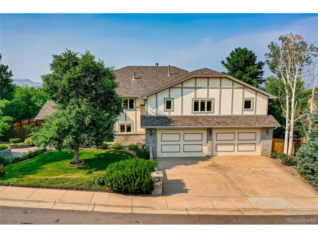 Photo of 15569 W Maple Dr