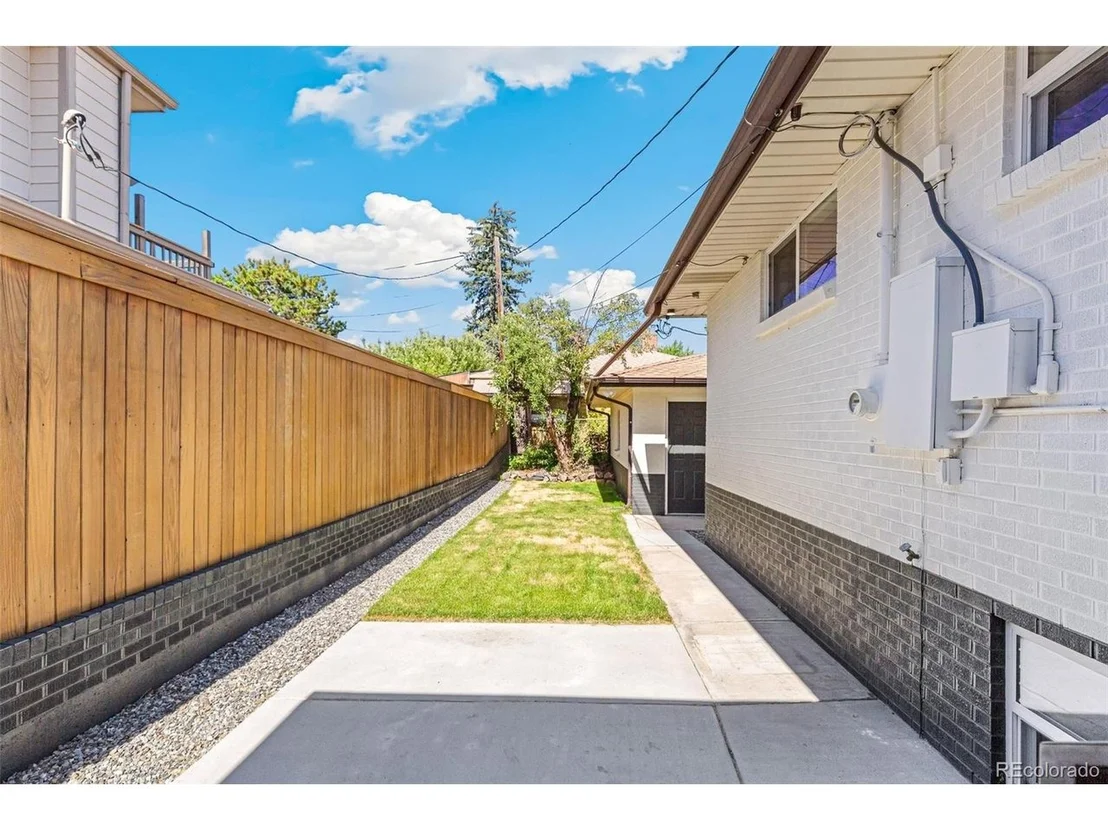 Photo of 3100 W Denver Pl