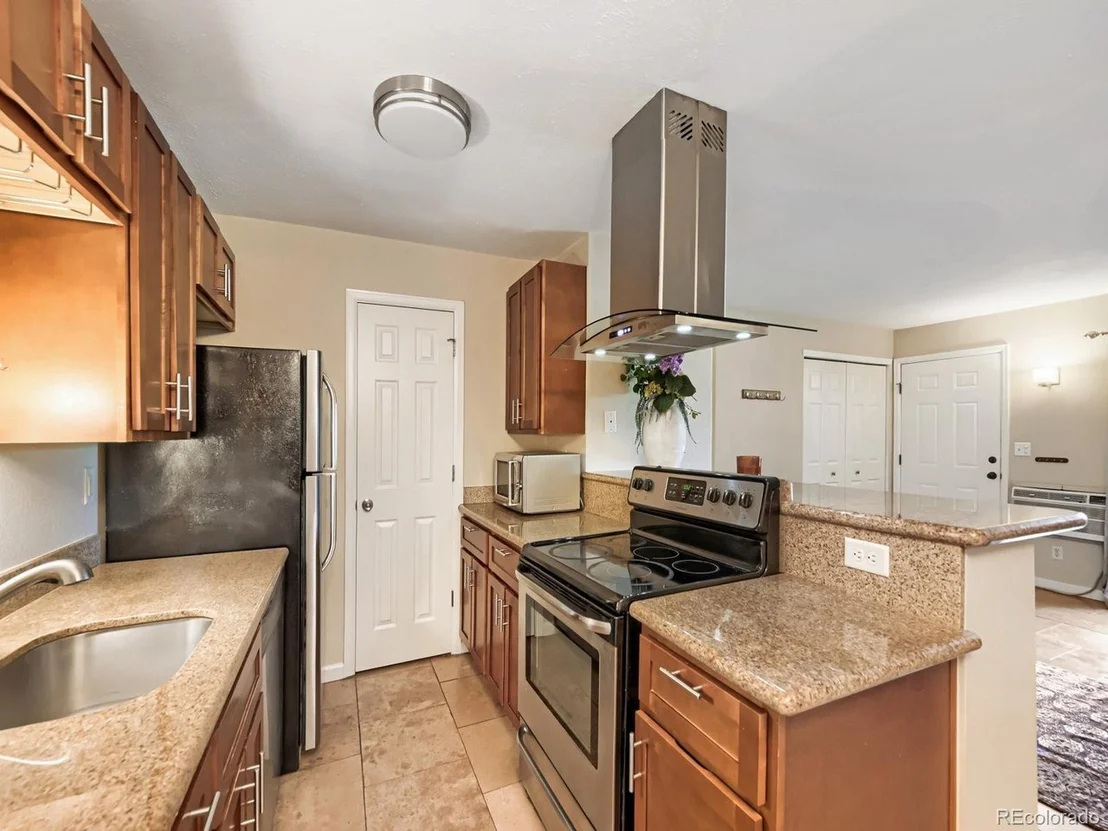 Photo of Unit 8 at 695 Manhattan Dr