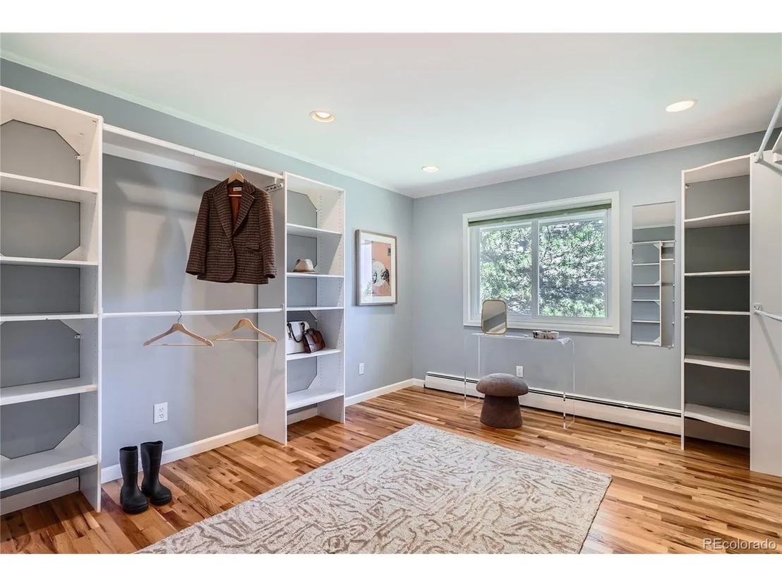 Photo of 6685 Chalet Cir