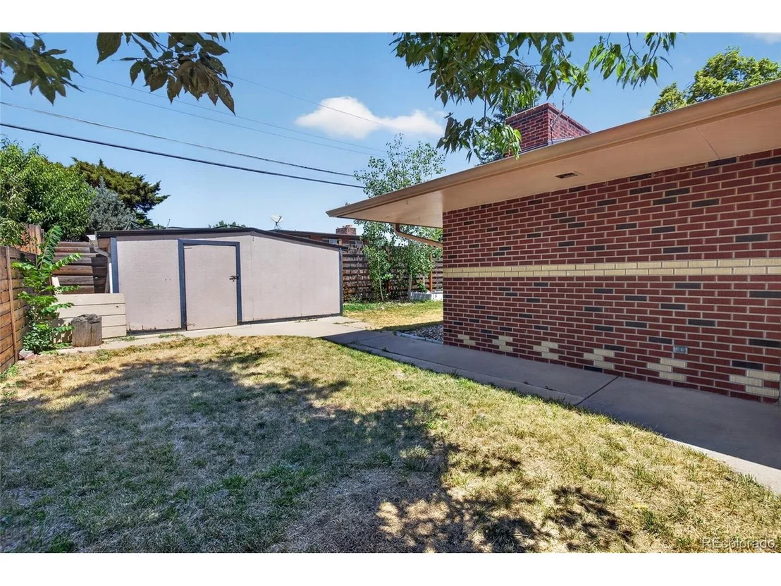 Photo of 7981 Robin Ln
