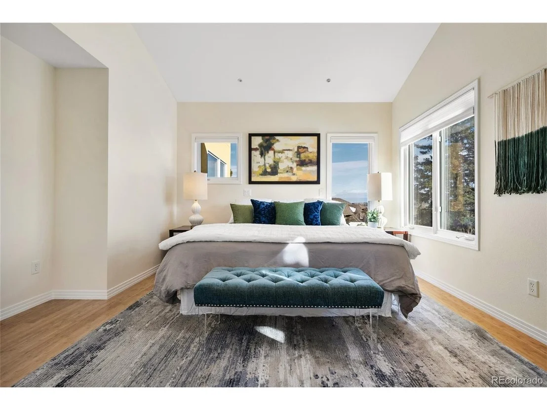 Photo of 6843 Fairview Dr