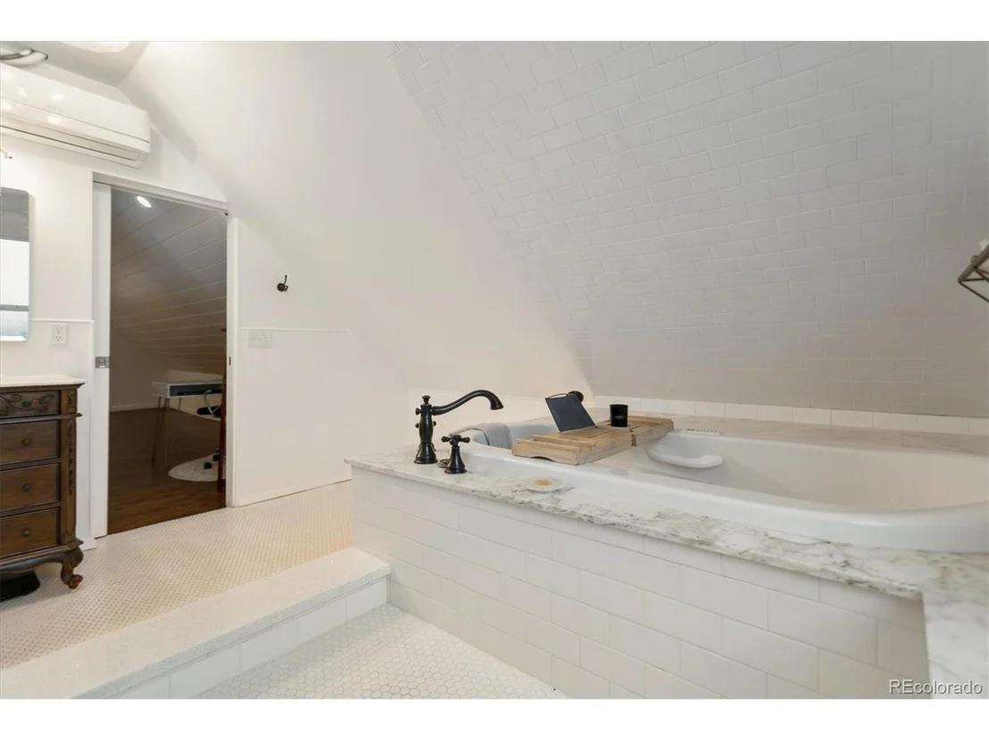 Photo of 1815 W 38th Ave