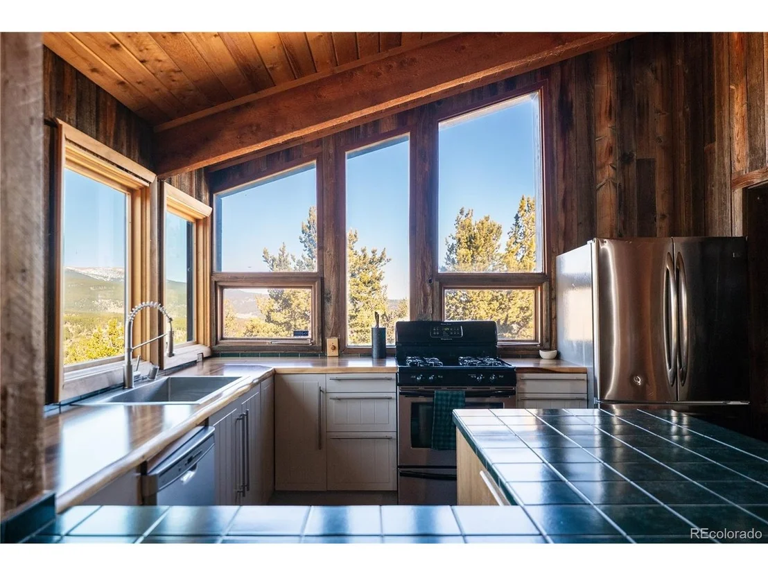 Photo of 90 Peakview Rd