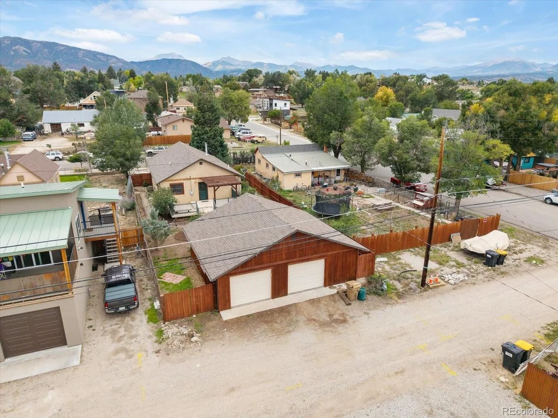 Photo of 734 W 2nd St