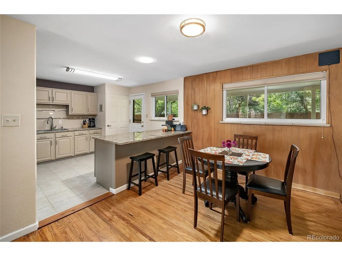 Photo of 6045 Queen St