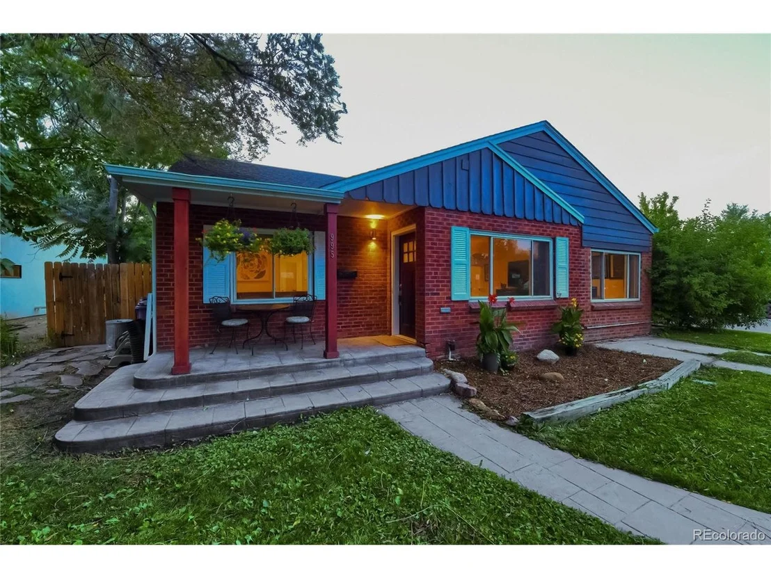 Photo of 995 Elm St
