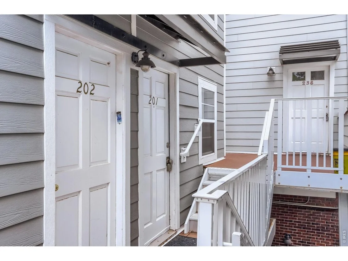 Photo of Unit 201 at 1111 Maxwell Ave