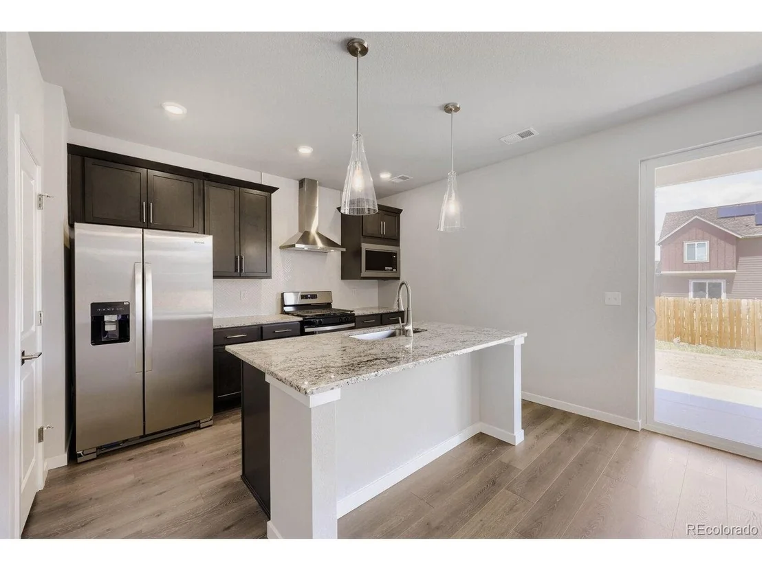 Photo of 46431 Heritage Ave