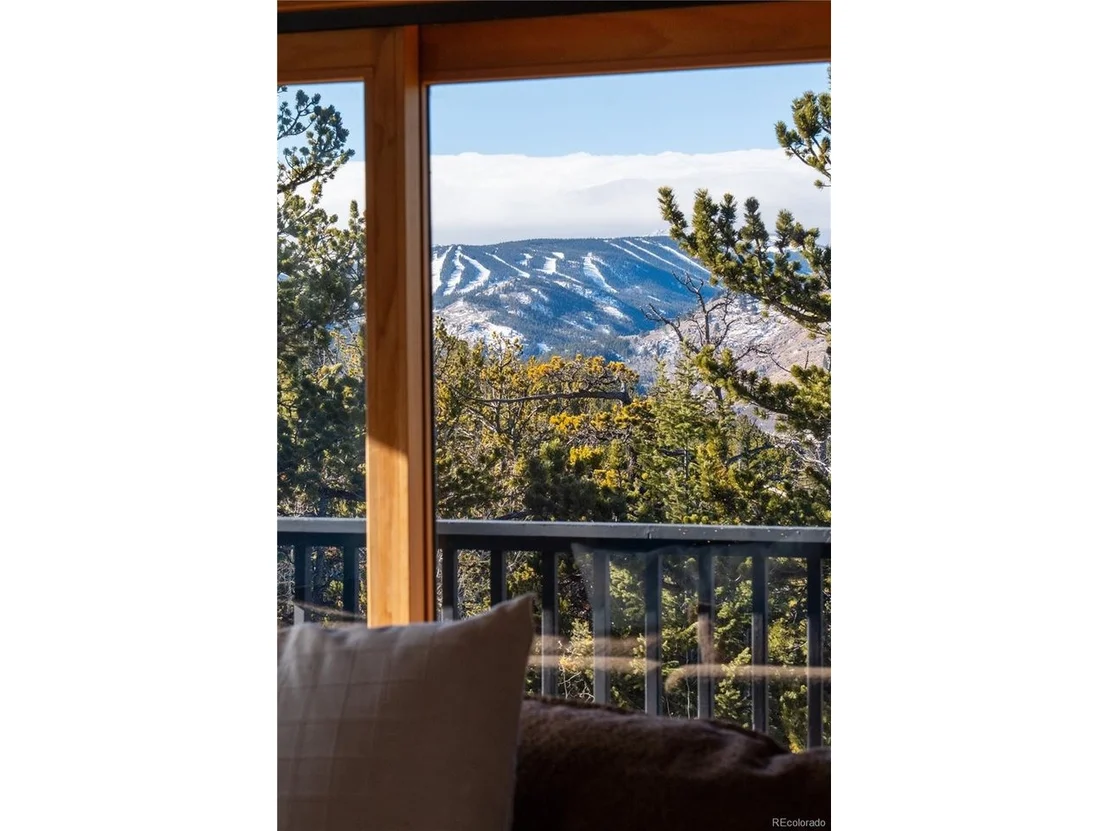 Photo of 90 Peakview Rd