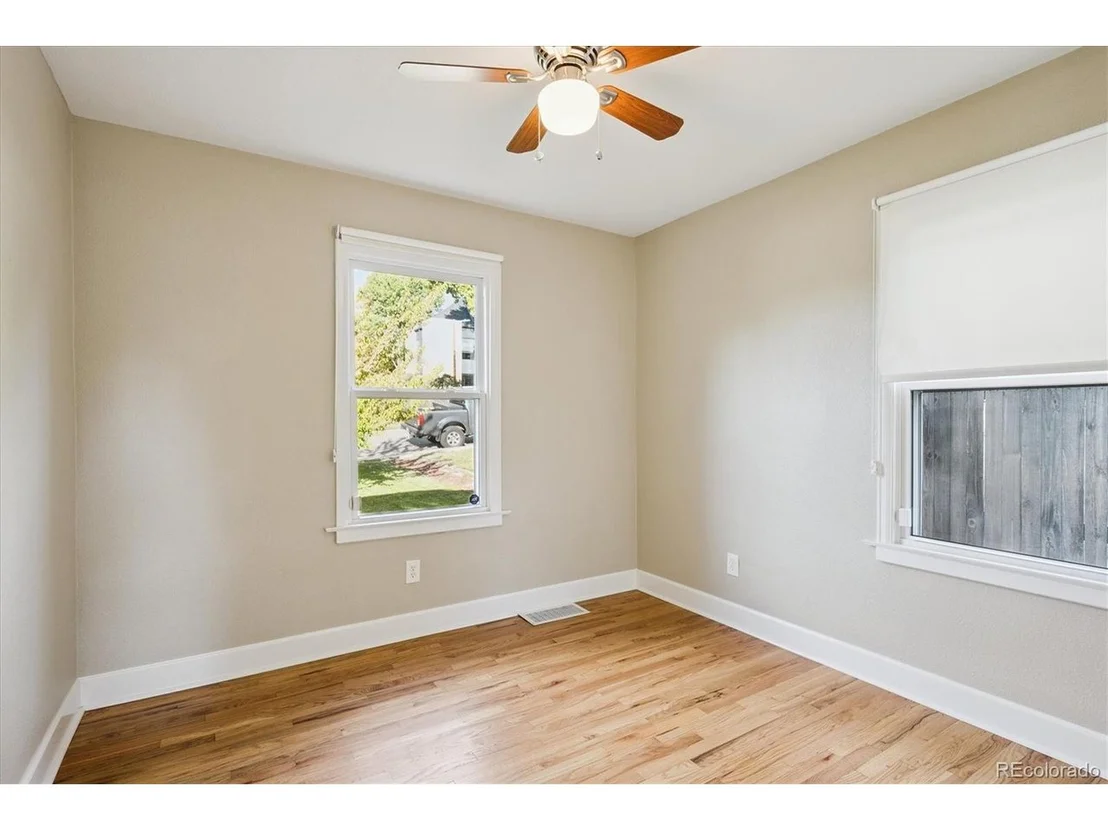 Photo of 310 King St
