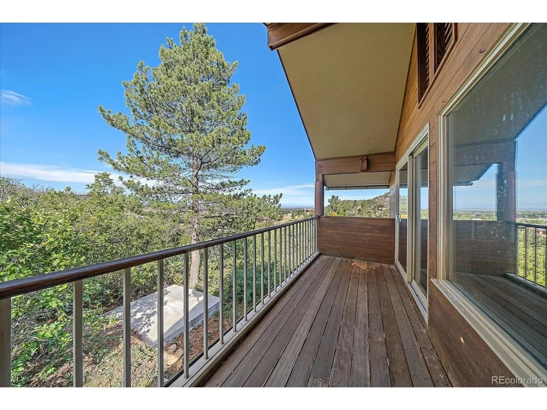 Photo of 560 Valley Rd