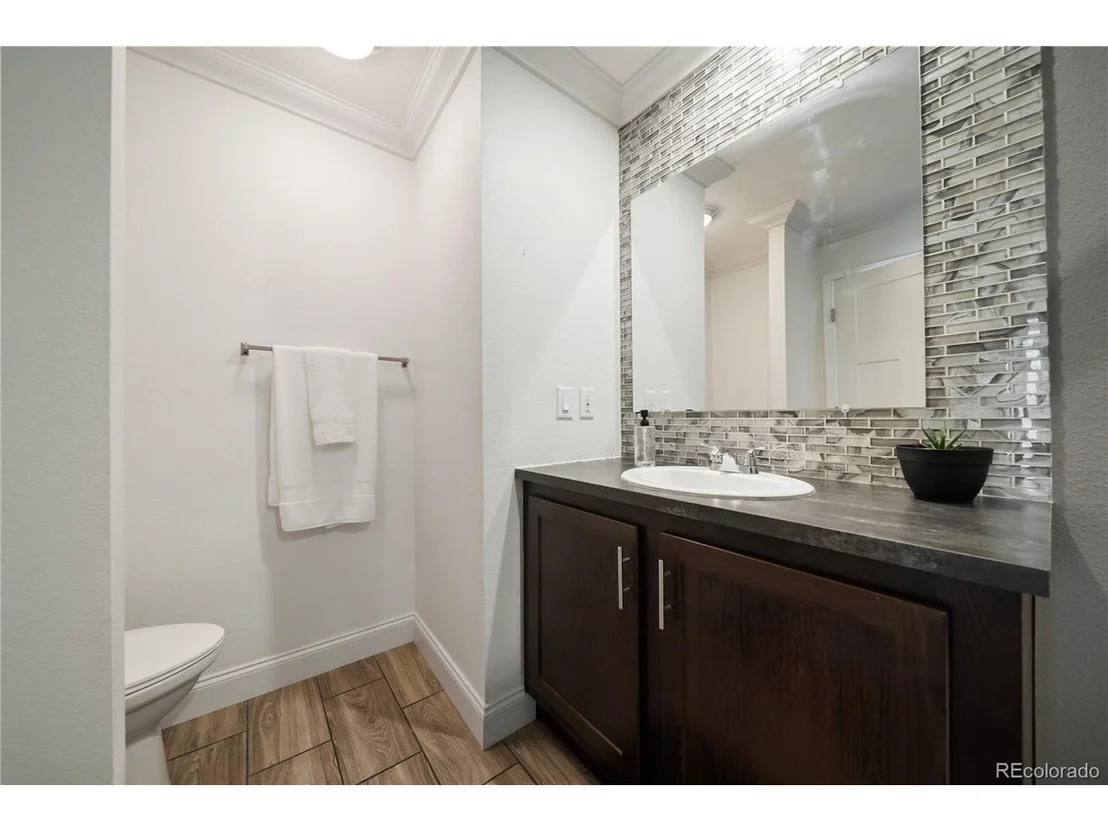 Photo of 539 W 9th St
